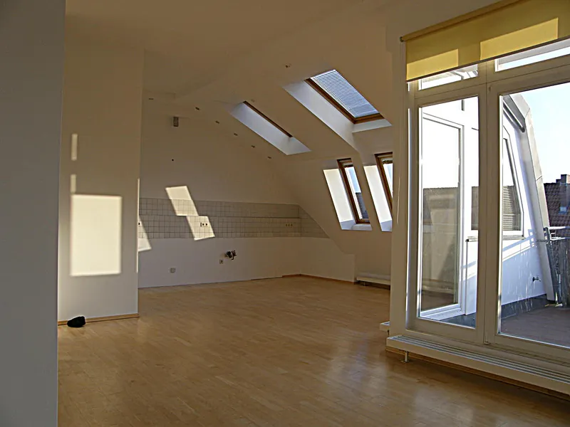 Lichtdurchflutetes Dachgeschoß nahe Wuhlheide - PROVISIONSFREI ! — photo 1